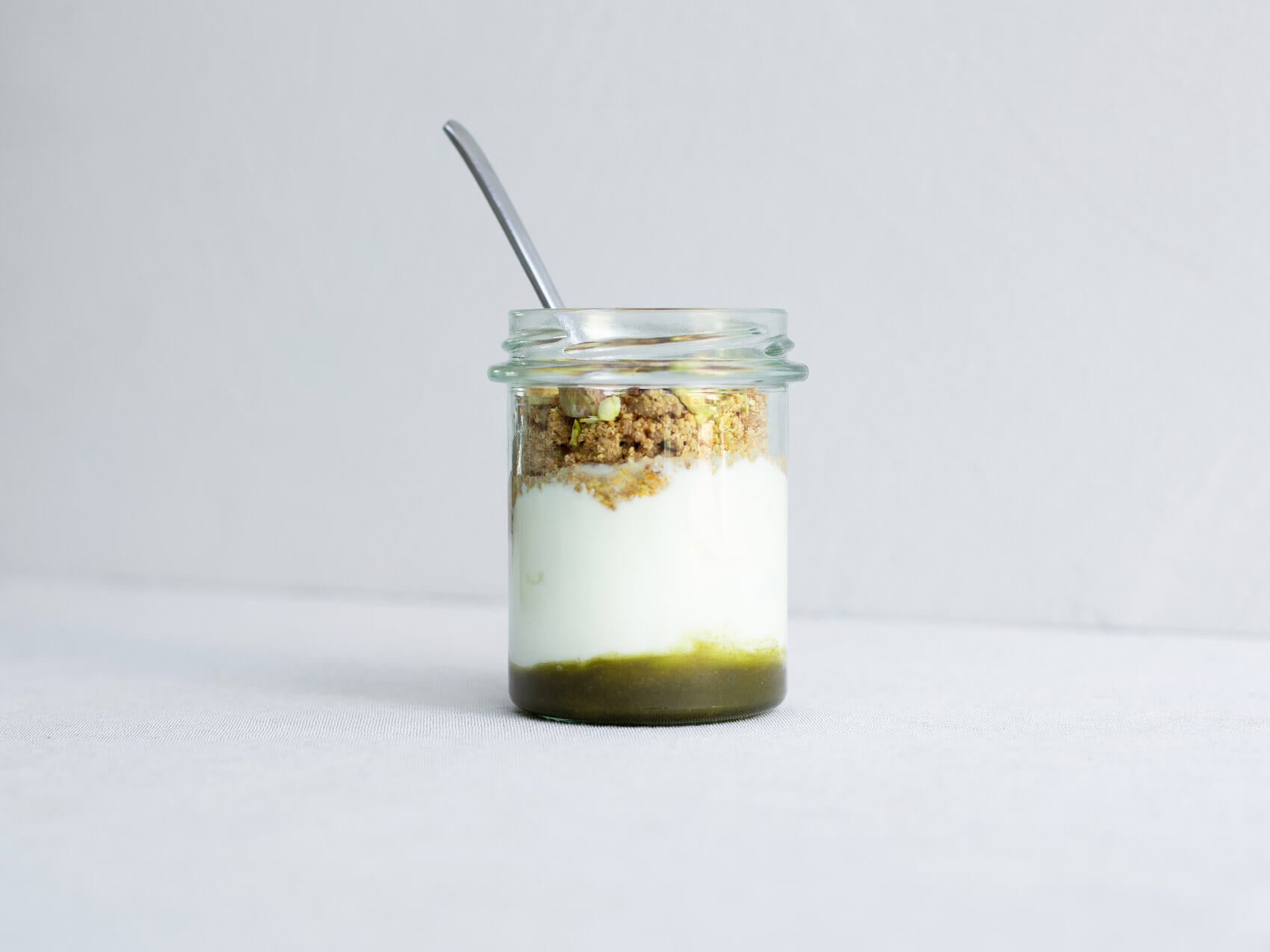 Granola dessert au miel de romarin et matcha