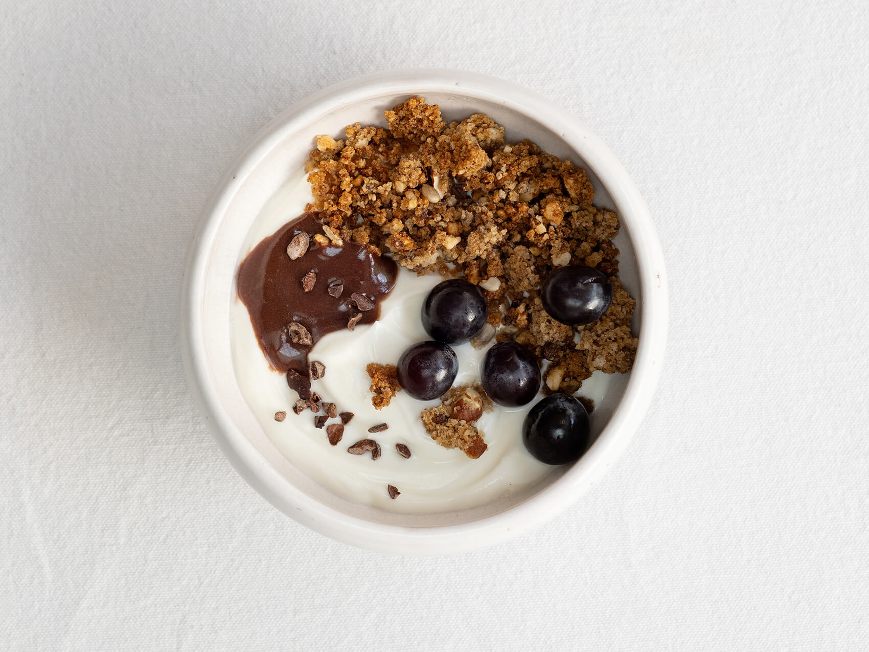 Granola, honey and raw cocoa