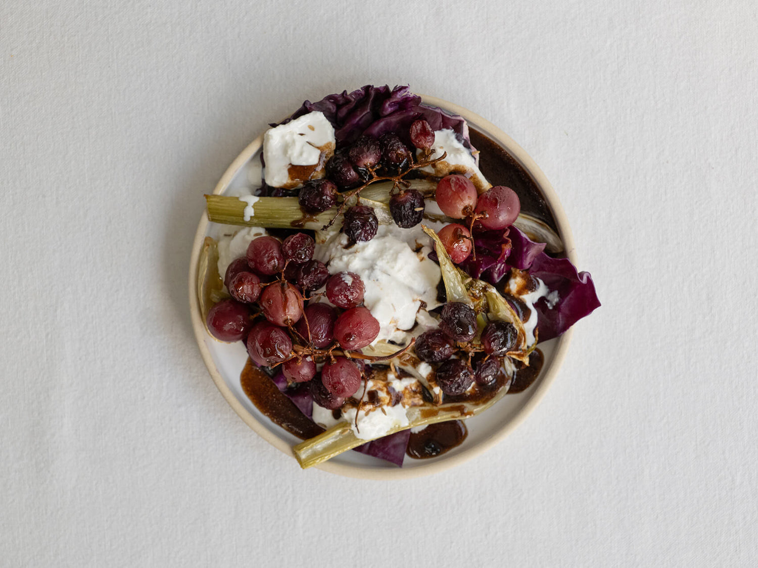 Salade de fenouil et raisin rôtis